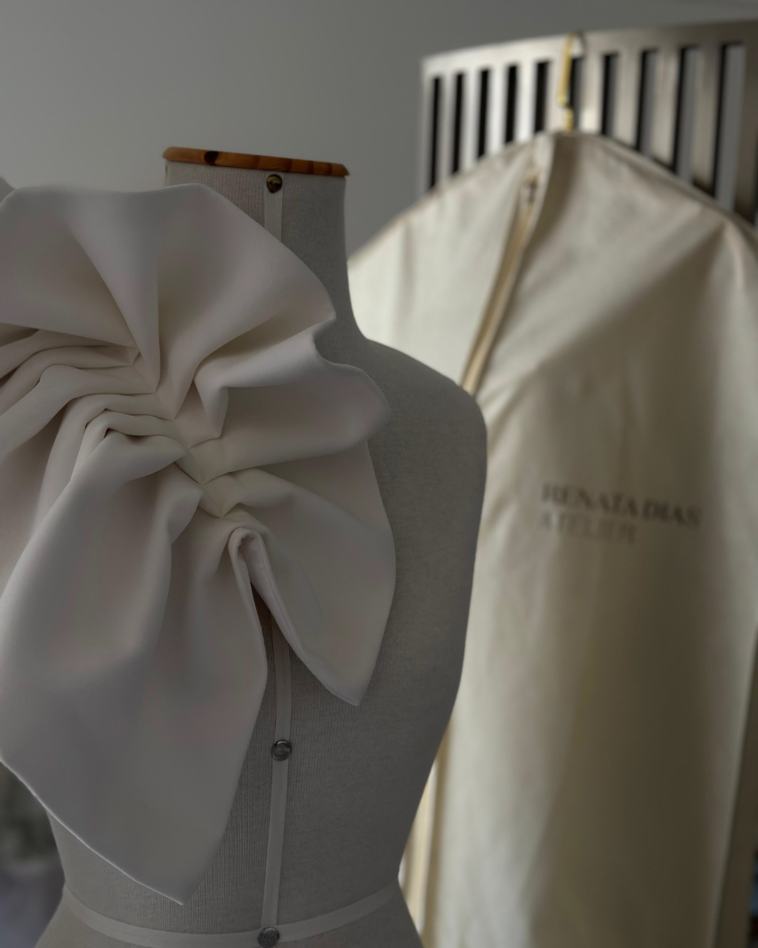 Manequim com laço — Renata Dias Atelier